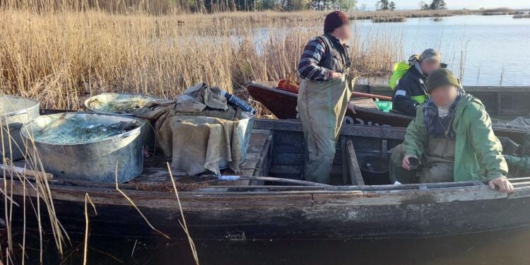 На Полтавщині викрили чотирьох браконьєрів, які ловили рибу