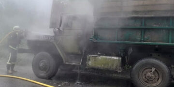 На Прикарпатті загорівся вантажний автомобіль: знадобилася допомога рятувальників (ФОТОФАКТ)