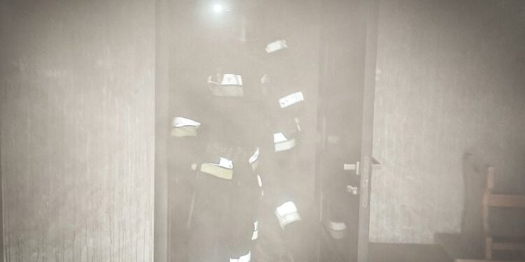 На Шепетівщині рятувальники приборкували пожежу житлового будинку —Хмельнитчина