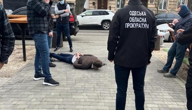 Одеських інспекторів Держпродспоживслужби затримали за підозрою у корупції