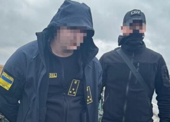 Одеський митник випускав з країни незадекларовану готівку