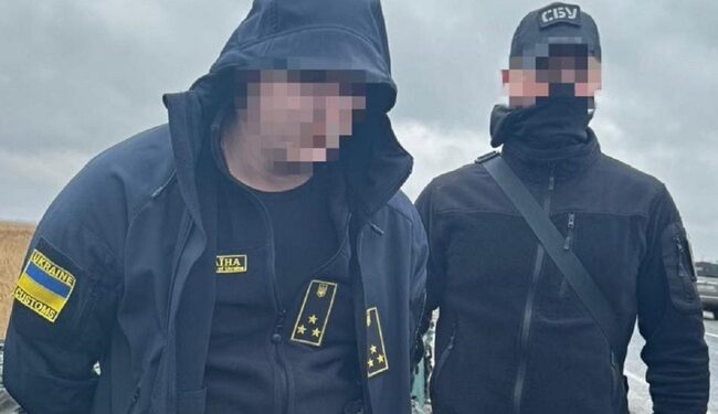 Одеський митник випускав з країни незадекларовану готівку