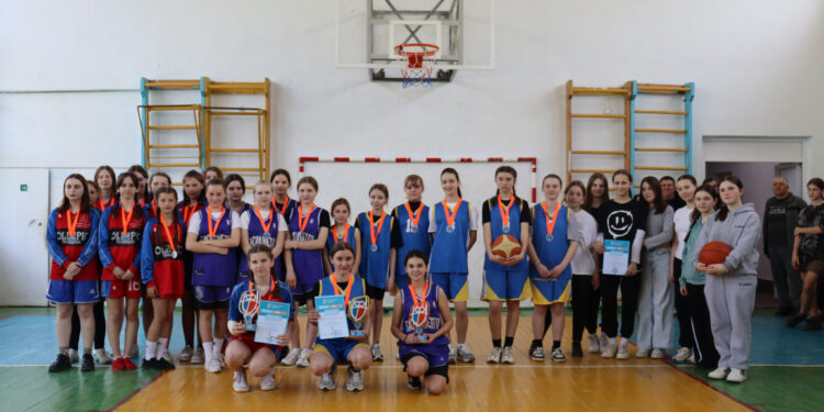 “Пліч-о-пліч Всеукраїнські шкільні ліги”: в Долинських ліцеях відбулись фінальні ігри з баскетболу (ФОТО)