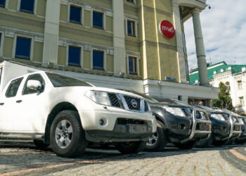 ПУМБ передав військовим пікапи в межах Сталевого Фронту Ріната Ахметова | Новости Запорожья