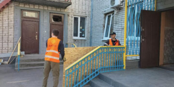 Ракетні удари по Запоріжжю 8 квітня – волонтери долучилися до ліквідації наслідків атаки | Новости Запорожья