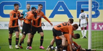 «Шахтер» дожал «Зарю» в большинстве, закрепившись в лидерах УПЛ