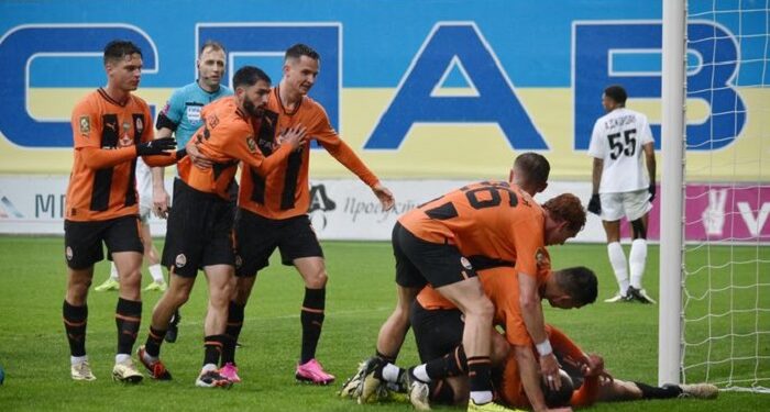 «Шахтер» дожал «Зарю» в большинстве, закрепившись в лидерах УПЛ