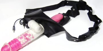 Якісний страпон від «Реве та Стогне»