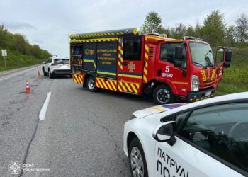 Травмовані 5 людей, з них двоє – діти: Рятувальники працювали на місці ДТП поблизу Тараканова