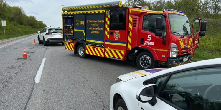 Травмовані 5 людей, з них двоє – діти: Рятувальники працювали на місці ДТП поблизу Тараканова
