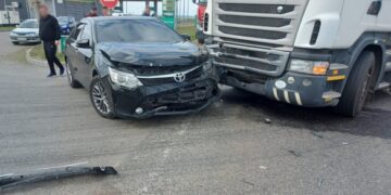 У Черкаській області на трасі зіштовхнулися вантажівка і авто (ФОТО