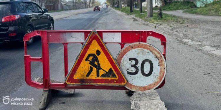 У Дніпрі усувають аварійну ямковість по всьому місту |  |  