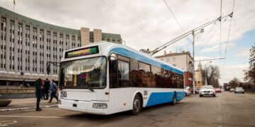 У Дніпрі з 16 по 22 квітня деякі автобуси та тролейбус №15 змінять маршрут |  |