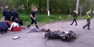 У Кам’янці-Подільському зіткнулось два неповнолітніх мотоцикліста: загинула 16-річна дівчина —Хмельнитчина