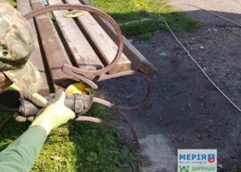 У парку Хіміків відремонтували лавочки — Новости Черкасс