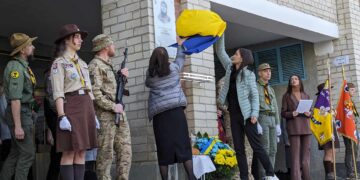 У Рівному відкрили меморіальну дошку воїну Тарасу Давидюку