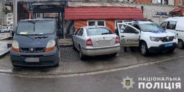 У Тернополі 64-річний чоловік нищив чужі авто