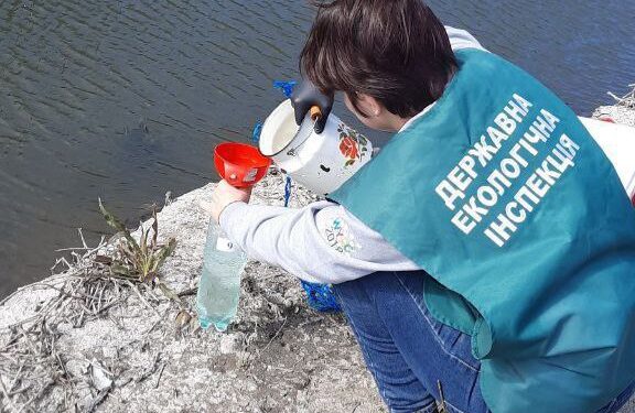 У Запоріжжі екологи перевірили місце загибелі риби – яка ситуація з водою  | Новости Запорожья