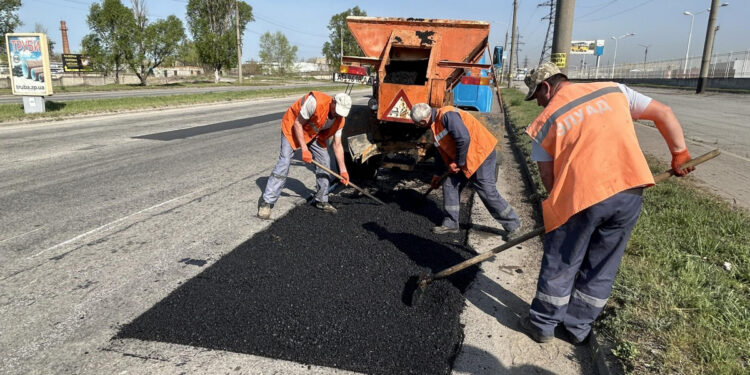 У Запоріжжі ремонтують Набережну магістраль та інші дороги | Новости Запорожья