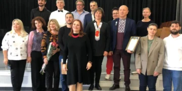 В Одесі відкрили мистецький конкурс, де музичним школам Херсона передали музичні інструменти