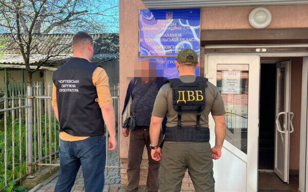 Вимагав гроші у турфірми – у Чорткові затримали чоловіка