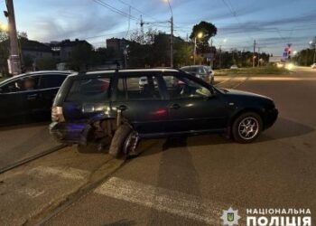 Водій BMW скоїв автопригоду, а його пасажир напав на поліцейського – миколаївські слідчі проводять досудові розслідування » Миколаївський Оглядач