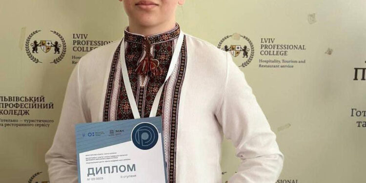 Восьмикласник з Коломиї став призером Всеукраїнської олімпіади з біології