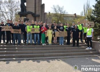 Замість адрес «наркосайтів» – мотивуючі написи: ювенальні поліцейські разом з підлітками замалювали написи щодо розповсюдження наркотиків » Миколаївський Оглядач