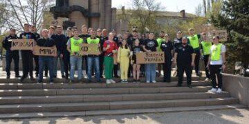 Замість адрес «наркосайтів» – мотивуючі написи: ювенальні поліцейські разом з підлітками замалювали написи щодо розповсюдження наркотиків » Миколаївський Оглядач