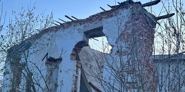 Знайшли тіло 17-річного юнака у закинутому колгоспі