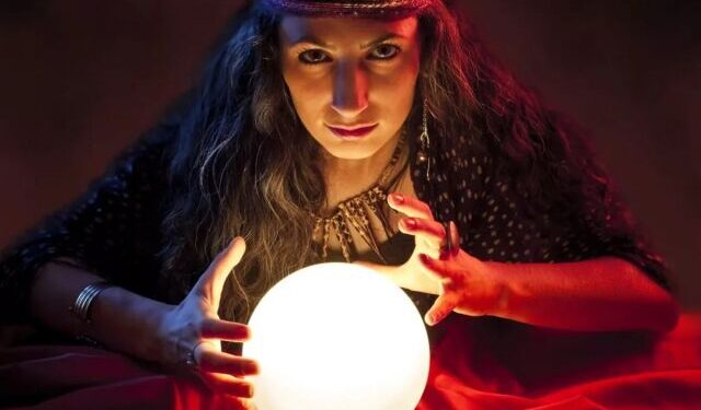 Зняти пороби обіцяла ворожка жительці Чорткова і виманила у неї 180 тисяч гривень