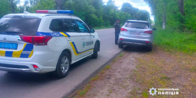 Був за кермом напідпитку та намагався дати хабаря, щоб уникнути відповідальності: в Калуші затримали горе-водія (ФОТО)