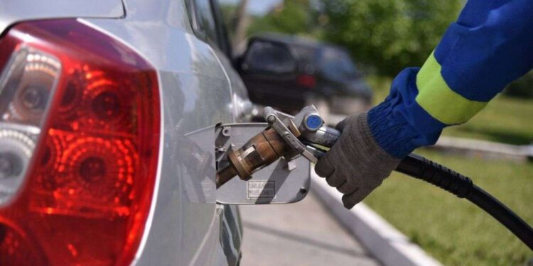 Чому не можна заливати повний бак бензину в спеку | та області |
