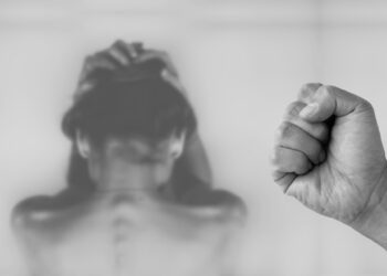 Аб’юзивні стосунки. Як їх розпізнати та чи варто зберігати?