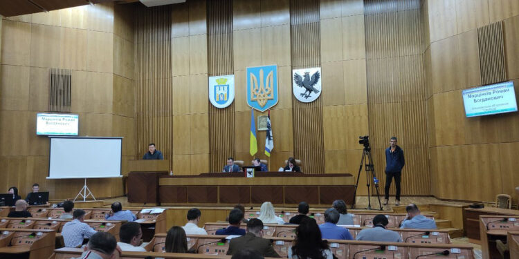 “Цинічно у час війни фінансувати політпартії”: в Івано-Франківську підтримали спрямування держбюджету на ЗСУ