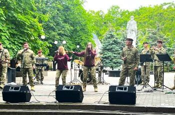 До Миколаєва з концертом завітав оркестр 199-го навчального центру ДШВ ЗС » Миколаївський Оглядач