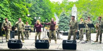 До Миколаєва з концертом завітав оркестр 199-го навчального центру ДШВ ЗС » Миколаївський Оглядач