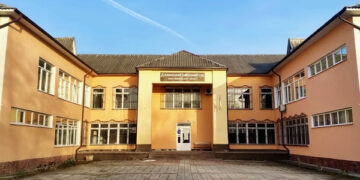 Долинський суд виніс вирок школярці, яка вбила власну дитину одразу після пологів