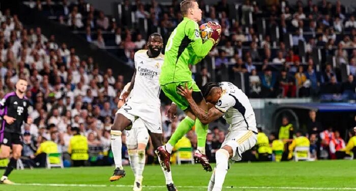 Фанаты не выпускали Лунина со стадиона после выхода в финал Лиги чемпионов