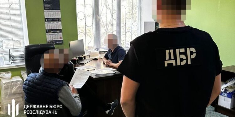 Хотів «домовитися» з ДБР про закриття кримінального провадження щодо правоохоронця та отримав підозру собі —Хмельнитчина