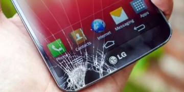 Скільки може коштувати заміна сенсорного скла в телефоні?