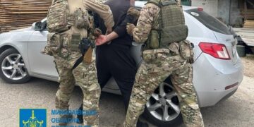 “Квиток” за кордон за 8 тисяч доларів для ухилянтів: миколаївські правоохоронці затримали злочинну групу