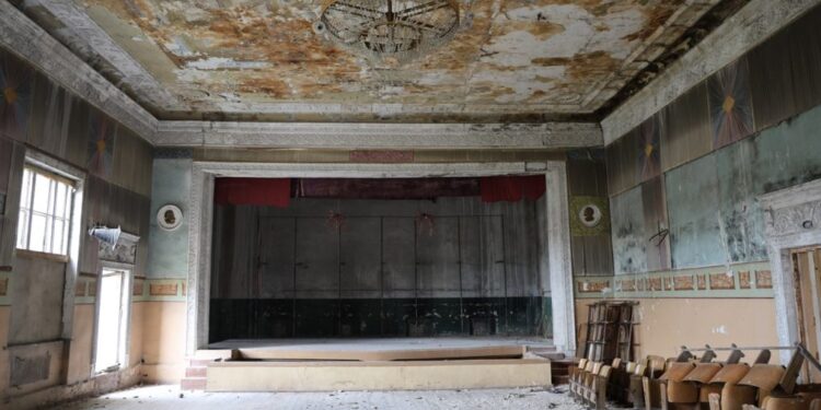 Люстра, яка вціліла, і місяці пекла: як живе село на Херсонщині, де у 2022-му йшли важкі бої – Херсон