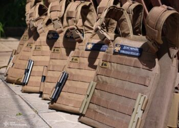 Миколаївські рятувальники отримали бронежилети від волонтерів Львова