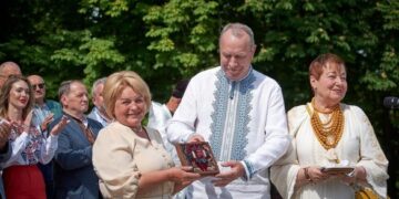 На Черкащині до музею передали відзнаку від міжнародної платформи