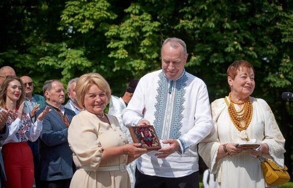 На Черкащині до музею передали відзнаку від міжнародної платформи