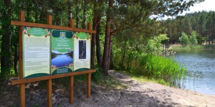 На Голубих озерах оновили екологічну стежку, яка вже 7 років радує мандрівників —Хмельнитчина