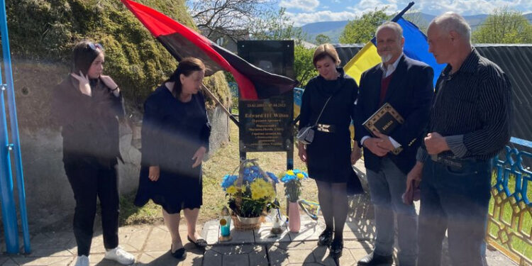 На Івано-Франківщині відкрили меморіальну дошку полеглому воїну-добровольцю Едварду III Вілтону