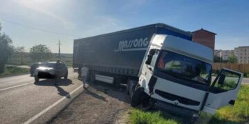 На Об’їзній Кременця фура злетіла у кювет