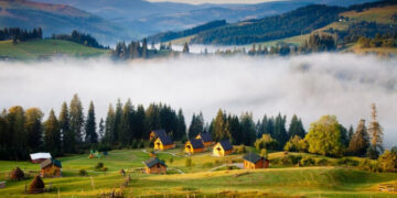На Прикарпатті чоловіки встановили рекорд України, танцюючи ритуально-обрядовий танець (ВІДЕО)